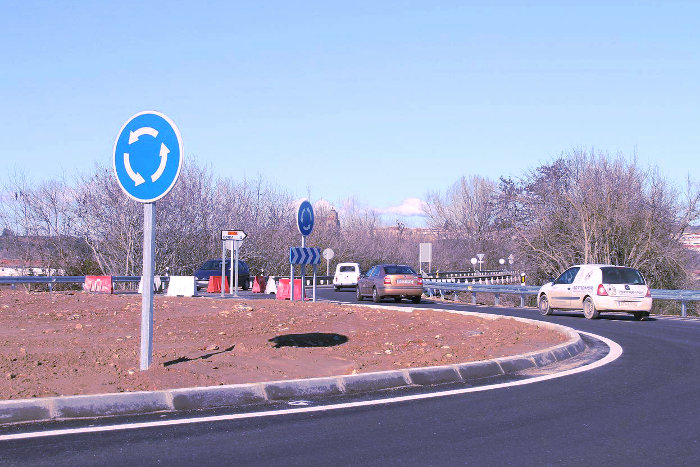 Dirección adecuada para circular en una rotonda